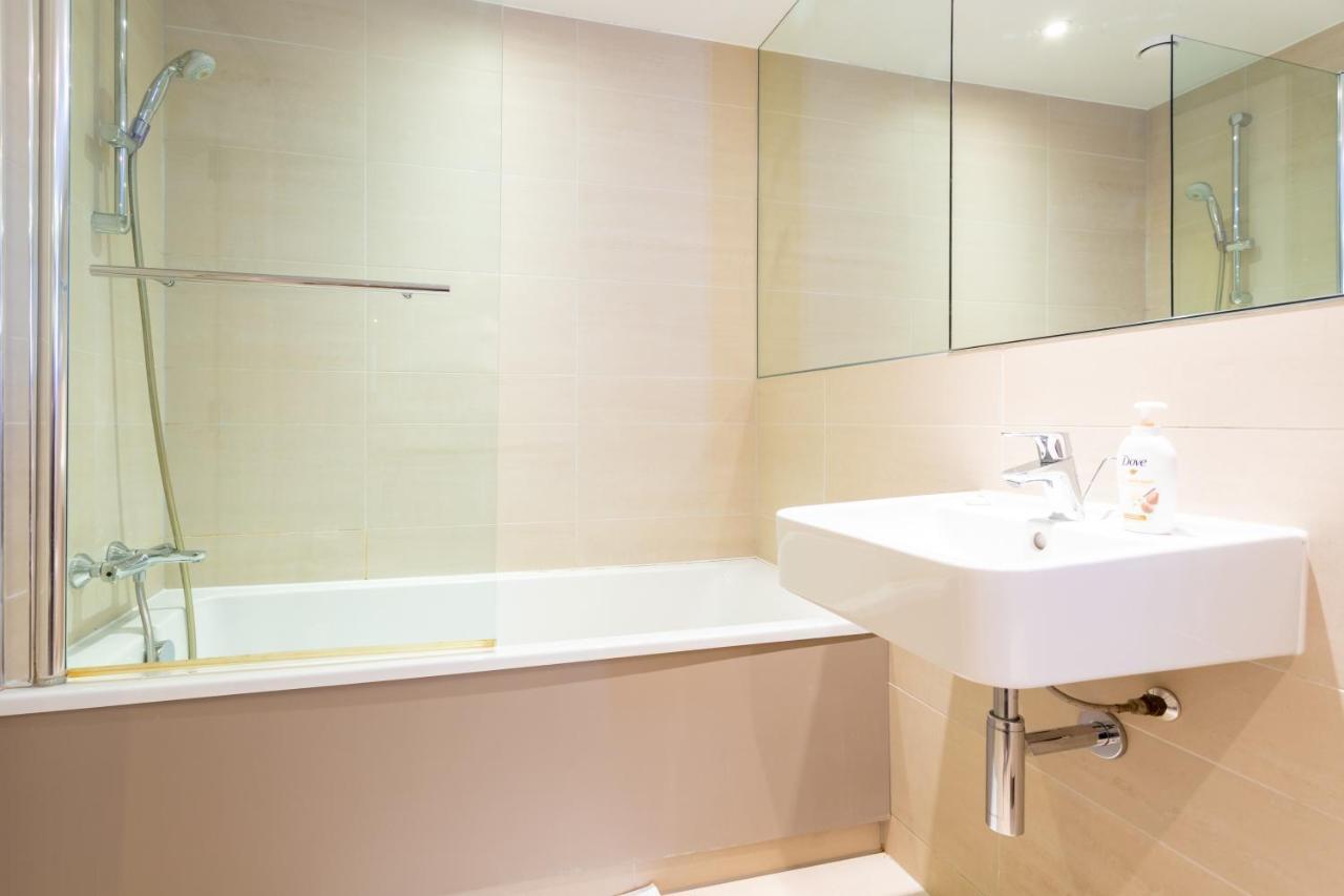 Amazing Modern 2 Bedroom Flat In Greenwich For 4 People London Bagian luar foto